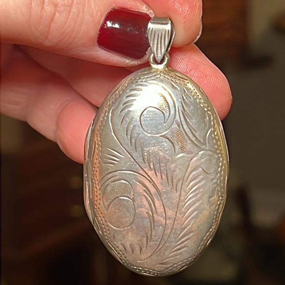Vintage large etched sterling silver 925 oval locket necklace pendant - Picture 6 of 7